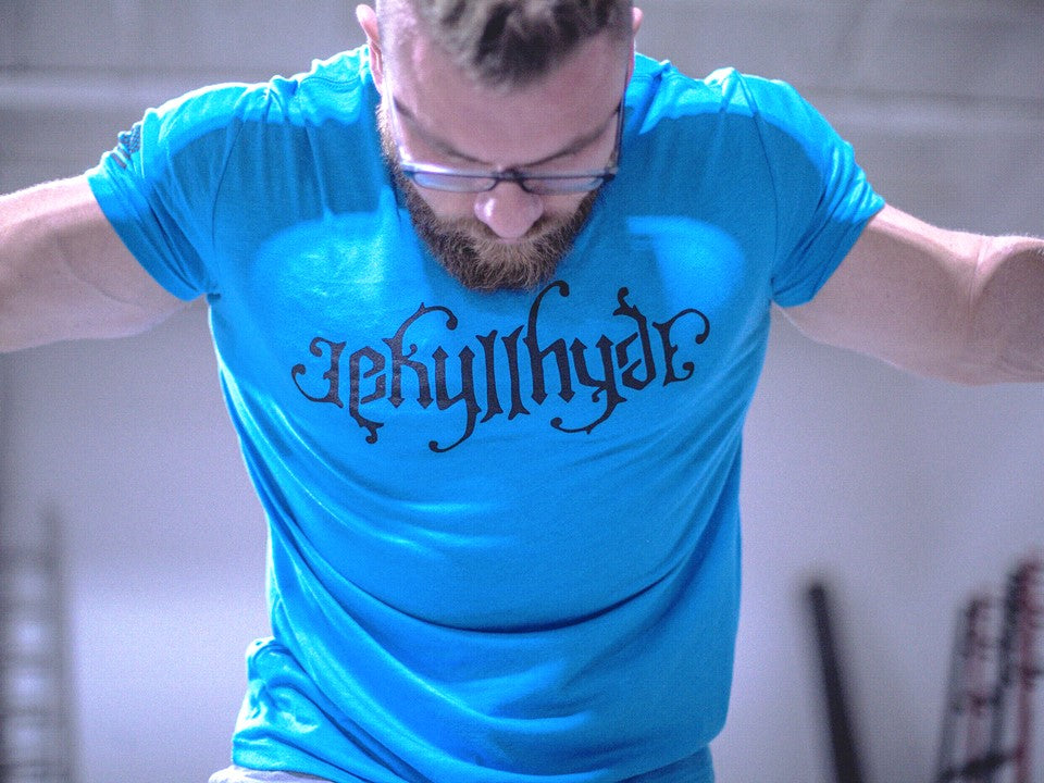Man exercising in turquoise Jekyllhyde tshirt. 