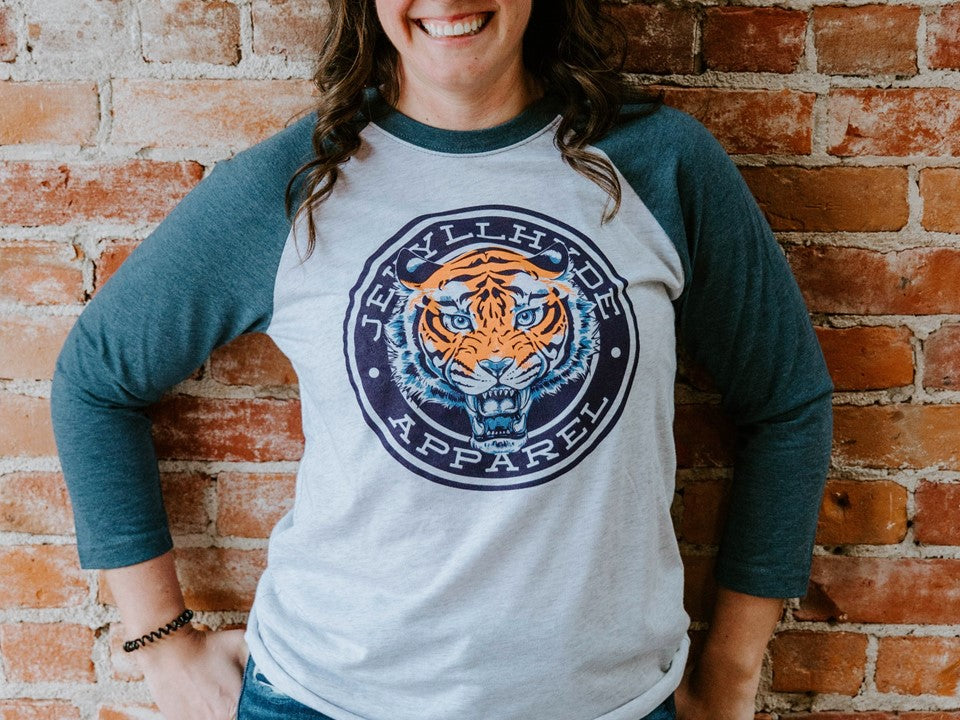 Tiger raglan