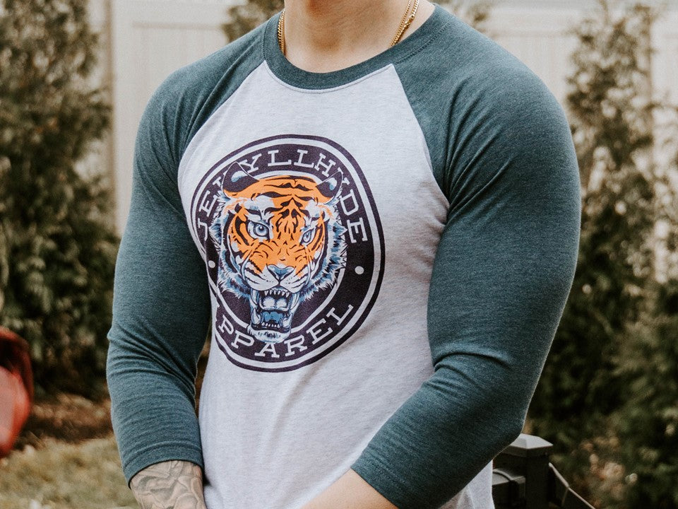 Tiger raglan